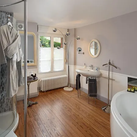 La Chevalee Nocleg ze śniadaniem *